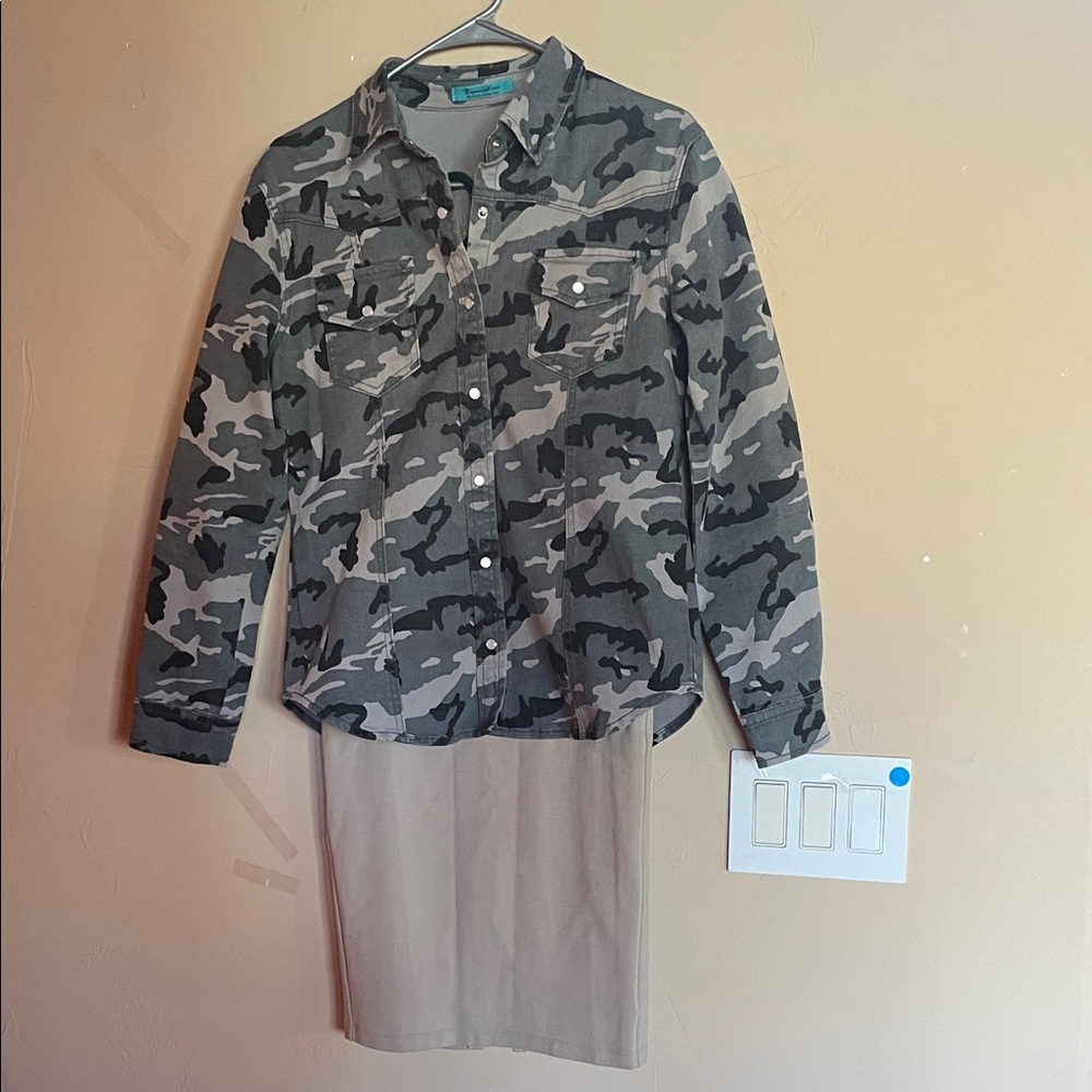 TURQUOISE HEAVEN Gray & Green Camouflage Utility Jacket SzS